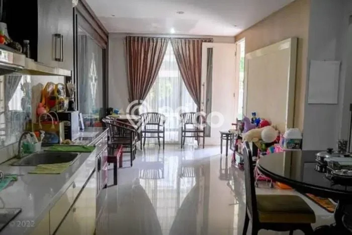 Hunian Cantik Modern Lb 180m2 di Wiyung, Surabaya Hunian Cantik Modern Lb 180m2 di Wiyung, Surabaya