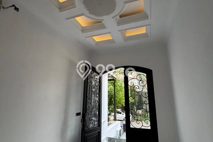 Jual Rumah Mewah Megah Dengan View Cantik di Pakuwon Indah, Surabaya Jual Rumah Mewah Megah Dengan View Cantik di Pakuwon Indah, Surabaya