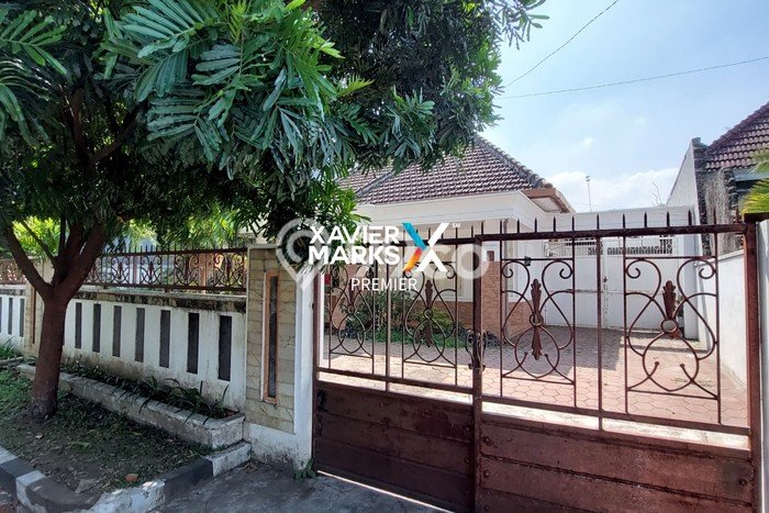 For Sale! Luxury House LT 501m2 Desain Elegan di Malang Kota For Sale! Luxury House LT 501m2 Desain Elegan di Malang Kota
