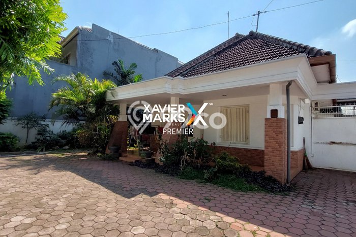 For Sale! Luxury House LT 501m2 Desain Elegan di Malang Kota For Sale! Luxury House LT 501m2 Desain Elegan di Malang Kota
