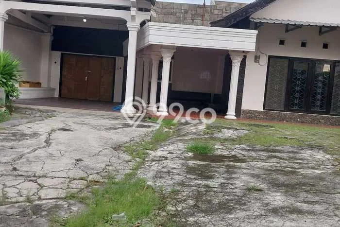 Lokasi terbaik! Rumah siap huni disewakan di Laweyan LB 500m2 Lokasi terbaik! Rumah siap huni disewakan di Laweyan LB 500m2