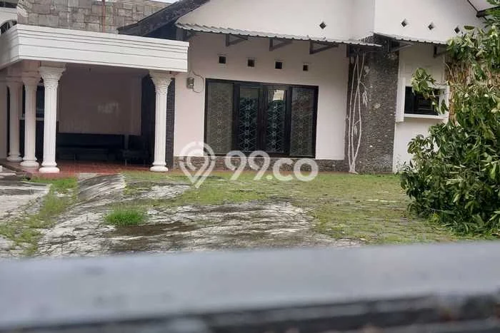Lokasi terbaik! Rumah siap huni disewakan di Laweyan LB 500m2 Lokasi terbaik! Rumah siap huni disewakan di Laweyan LB 500m2