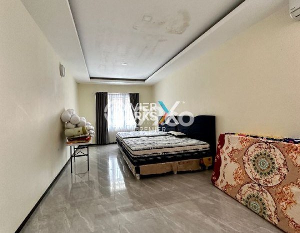 For Sale! Luxury House LT 316m2 Desain Elegan di Malang Kota For Sale! Luxury House LT 316m2 Desain Elegan di Malang Kota
