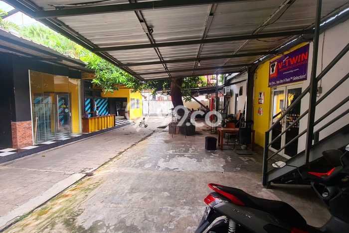 Unit Komersial Dijual di Jakarta Selatan LT 446m2 & LB 375m2 Unit Komersial Dijual di Jakarta Selatan LT 446m2 & LB 375m2