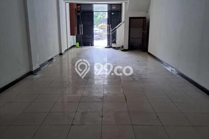 Ruko disewakan lokasi strategis Kebayoran Lama Jakarta Selatan 180m2 Ruko disewakan lokasi strategis Kebayoran Lama Jakarta Selatan 180m2