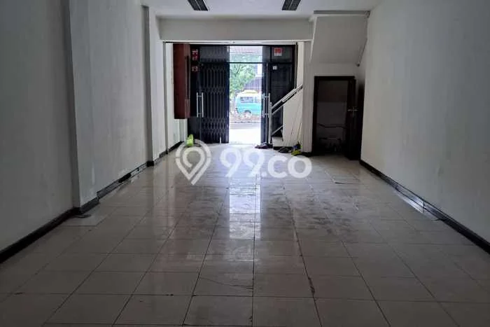 Ruko disewakan lokasi strategis Kebayoran Lama Jakarta Selatan 180m2 Ruko disewakan lokasi strategis Kebayoran Lama Jakarta Selatan 180m2