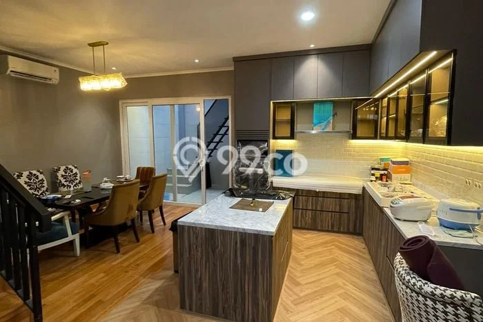 Rumah Elit LB 200m2 Siap Pakai Desain Elegan di Lebak Bulus, Jakarta Selatan Rumah Elit LB 200m2 Siap Pakai Desain Elegan di Lebak Bulus, Jakarta Selatan