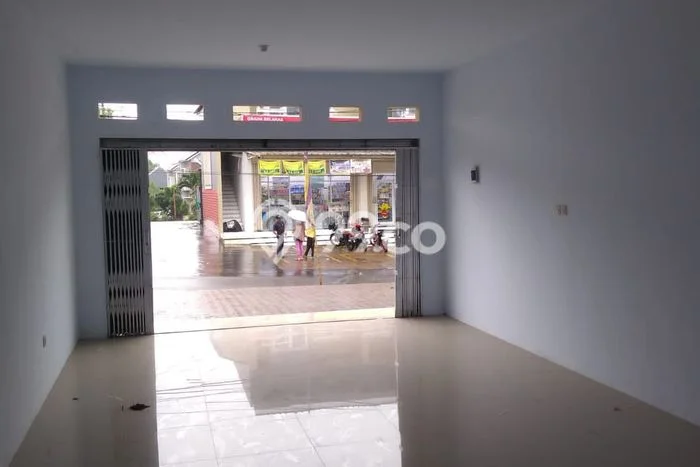 Area Ramai! Ruko Dijual di Cibinong untuk Bisnis Luas Bangunan 90m2 Area Ramai! Ruko Dijual di Cibinong untuk Bisnis Luas Bangunan 90m2