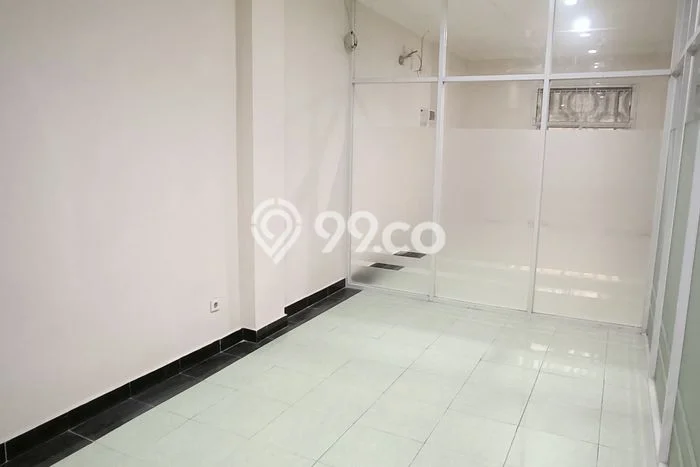 Disewakan Ruko Strategis di Duren Sawit, Luas 236m², Jalan Utama Disewakan Ruko Strategis di Duren Sawit, Luas 236m², Jalan Utama