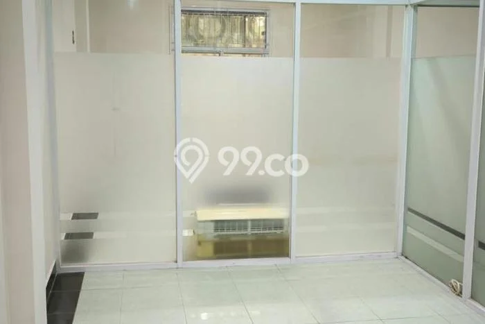 Disewakan Ruko Strategis di Duren Sawit, Luas 236m², Jalan Utama Disewakan Ruko Strategis di Duren Sawit, Luas 236m², Jalan Utama