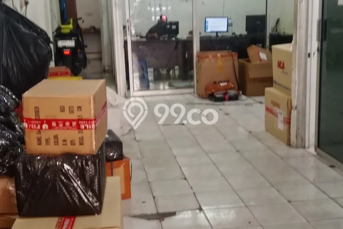 Ruko Dijual di Jakarta Barat LT 90m2 & LB 320m2 Lokasi Terbaik! Ruko Dijual di Jakarta Barat LT 90m2 & LB 320m2 Lokasi Terbaik!