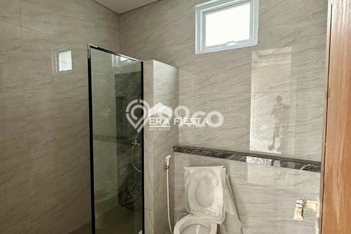 Rumah Mewah LB 225m2 Siap Pakai Desain Elegan di BSD The Icon, Tangerang Rumah Mewah LB 225m2 Siap Pakai Desain Elegan di BSD The Icon, Tangerang