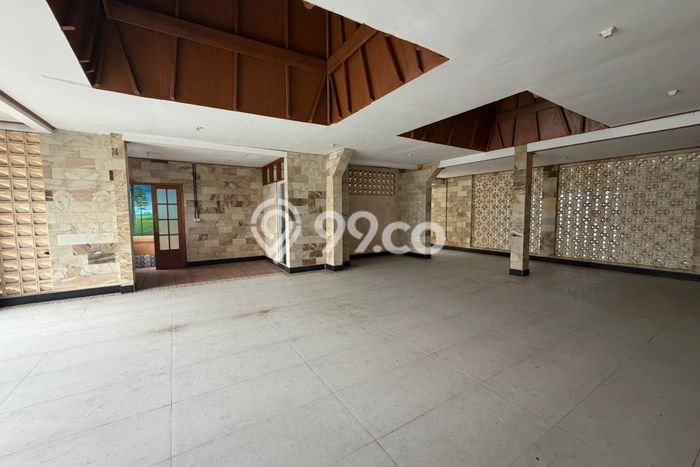 Unit Komersial Dijual di Jakarta Selatan LT 773m2 & LB 1000m2 Unit Komersial Dijual di Jakarta Selatan LT 773m2 & LB 1000m2