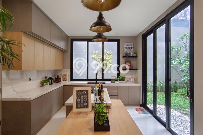 Ready to Use! Premium House LT 200m2 Desain Modern di BSD City Ready to Use! Premium House LT 200m2 Desain Modern di BSD City