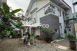 Siap Huni Hunian Elit 13 Kamar di Menteng Dekat ke Mana Pun Siap Huni Hunian Elit 13 Kamar di Menteng Dekat ke Mana Pun