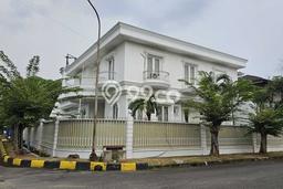 Ready to Use! Premium House LT 547m2 Desain Elegan di Intercon Ready to Use! Premium House LT 547m2 Desain Elegan di Intercon