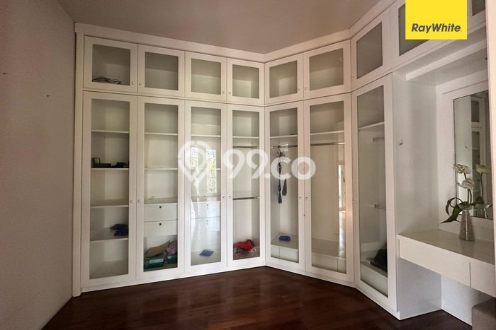 Hunian Mewah Dijual LT 1080m2 di Dukuh Pakis, Surabaya Hunian Mewah Dijual LT 1080m2 di Dukuh Pakis, Surabaya
