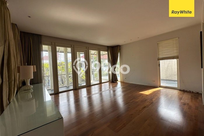 Hunian Mewah Dijual LT 1080m2 di Dukuh Pakis, Surabaya Hunian Mewah Dijual LT 1080m2 di Dukuh Pakis, Surabaya