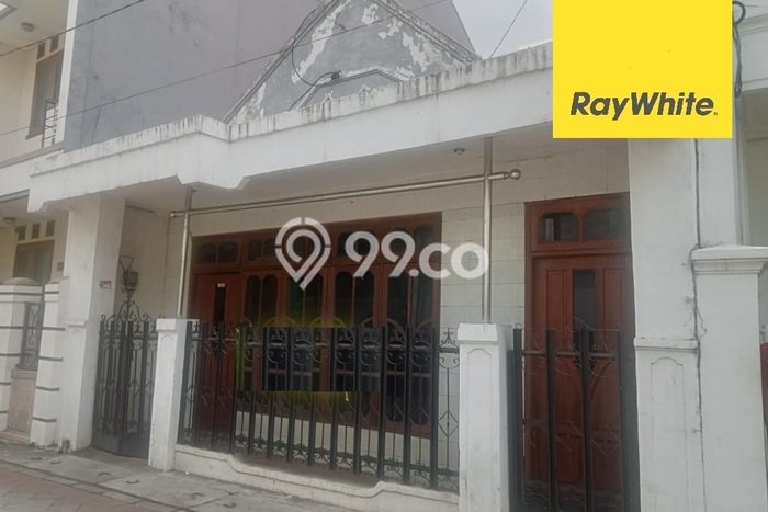 For Sale Rumah 4 Kamar Lokasi Ideal Nyaman dan Strategis di Semampir For Sale Rumah 4 Kamar Lokasi Ideal Nyaman dan Strategis di Semampir