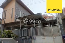 For Sale Rumah 1 Kamar Lokasi Ideal Bagus dan Strategis di Simokerto For Sale Rumah 1 Kamar Lokasi Ideal Bagus dan Strategis di Simokerto