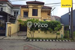 Rumah Elit LB 200m2 Siap Pakai Desain Elegan di Dharma Husada, Surabaya Rumah Elit LB 200m2 Siap Pakai Desain Elegan di Dharma Husada, Surabaya