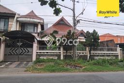 Rumah Mewah LB 274m2 Siap Huni Desain Elegan di Perak, Surabaya Rumah Mewah LB 274m2 Siap Huni Desain Elegan di Perak, Surabaya