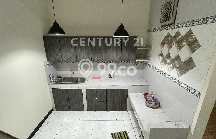 Lokasi terbaik! Rumah siap pakai disewakan di Karawaci LB 120m2 Lokasi terbaik! Rumah siap pakai disewakan di Karawaci LB 120m2