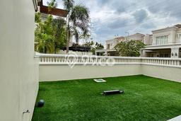 Jual Rumah Luas Megah Dengan View Cantik di Podomoro Park Bandung, Bandung Jual Rumah Luas Megah Dengan View Cantik di Podomoro Park Bandung, Bandung