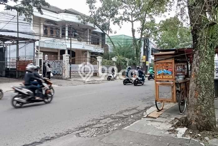 Ruko Dijual di Gatot Subroto LT 518m2, LB 300m2 untuk Investasi Ruko Dijual di Gatot Subroto LT 518m2, LB 300m2 untuk Investasi
