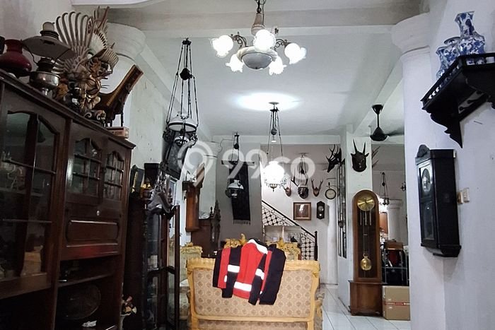 Dijual Rumah 5 Kamar Lokasi Ideal Bagus dan Strategis di Cibodas Dijual Rumah 5 Kamar Lokasi Ideal Bagus dan Strategis di Cibodas
