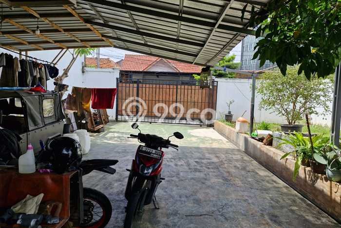 For Sale! Premium House LT 775m2 Desain Modern di Kebagusan For Sale! Premium House LT 775m2 Desain Modern di Kebagusan
