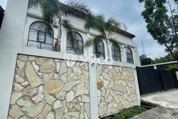 Siap Huni Hunian Elit 4 Kamar di Gajah Mungkur Dekat ke Mana Saja Siap Huni Hunian Elit 4 Kamar di Gajah Mungkur Dekat ke Mana Saja