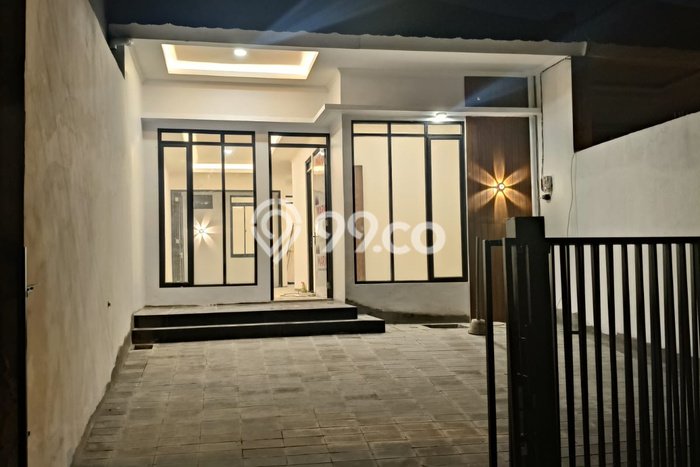 Dijual Rumah Strategis Bagus Punya 3 KT di Semarang Tengah Semarang SHM Dijual Rumah Strategis Bagus Punya 3 KT di Semarang Tengah Semarang SHM