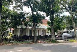 Rumah di Bandung Wetan, Bandung, LT 976m2m² LB 210m2m² - SEGERA MILIKI! Rumah di Bandung Wetan, Bandung, LT 976m2m² LB 210m2m² - SEGERA MILIKI!