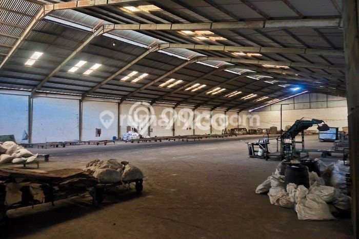 KAWASAN BISNIS! Gudang di Majalaya, Luas 16000m², Jalan Raya KAWASAN BISNIS! Gudang di Majalaya, Luas 16000m², Jalan Raya