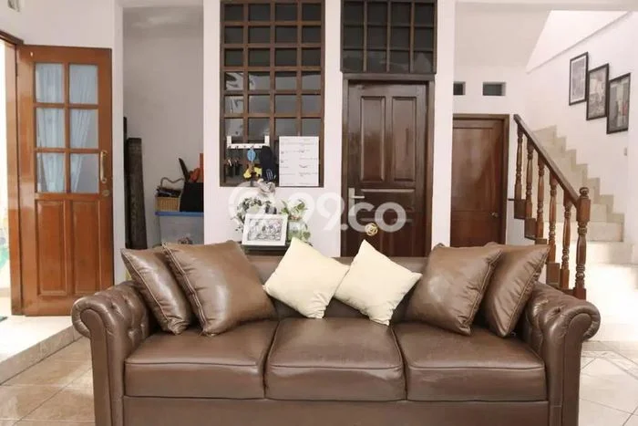 Jual Rumah Bagus Siap Huni LB 184m2 di Ciracas, Jakarta Timur Jual Rumah Bagus Siap Huni LB 184m2 di Ciracas, Jakarta Timur