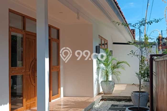 For Sale! Luxury House LT 300m2 Desain Elegan di Tuban For Sale! Luxury House LT 300m2 Desain Elegan di Tuban