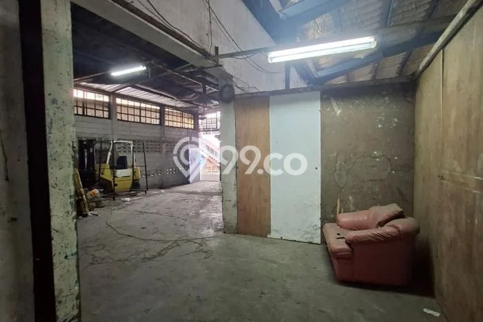 Disewakan Gudang di Kawasan Ramai Cigondewah Luas 1500m2 Disewakan Gudang di Kawasan Ramai Cigondewah Luas 1500m2
