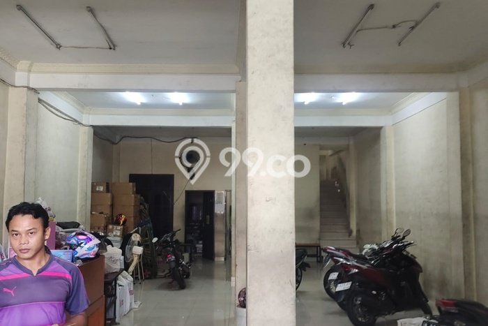 Ruko Dijual di Jakarta Barat LT 184m2 & LB 184m2 Lokasi Terbaik! Ruko Dijual di Jakarta Barat LT 184m2 & LB 184m2 Lokasi Terbaik!