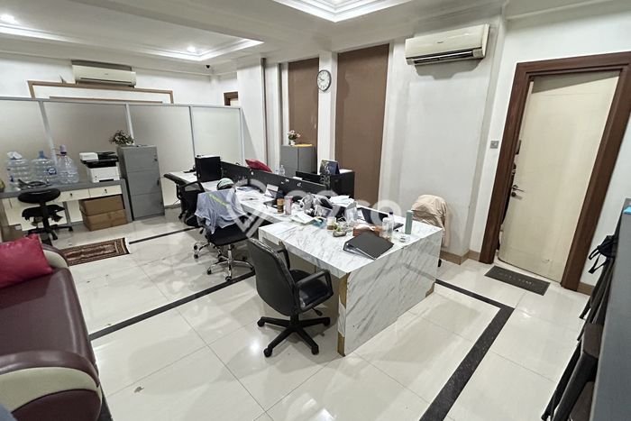 Unit Ruko Dijual di Jakarta Selatan LT 413m2 & LB 709m2 Unit Ruko Dijual di Jakarta Selatan LT 413m2 & LB 709m2