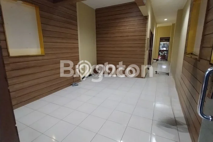 Ruko disewakan lokasi strategis Tebet Jakarta Selatan 210m2 Ruko disewakan lokasi strategis Tebet Jakarta Selatan 210m2