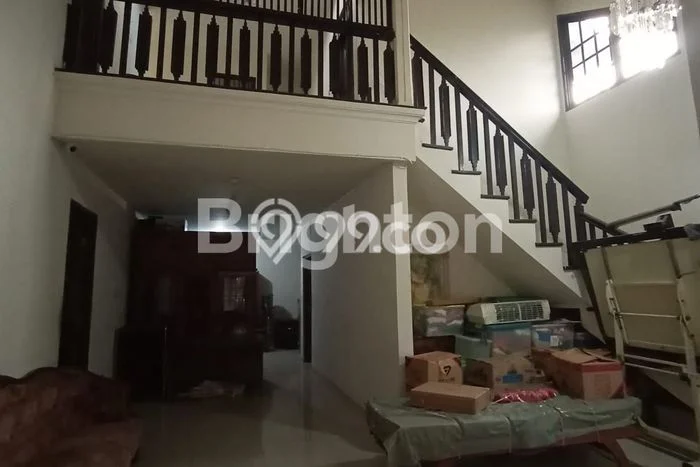 Rumah Luas Asri 5 KT Siap Pakai di Bintaro Tangerang Selatan Rumah Luas Asri 5 KT Siap Pakai di Bintaro Tangerang Selatan