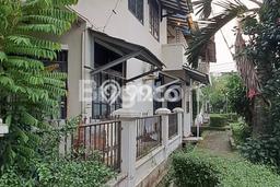 Rumah Luas Asri 5 KT Siap Pakai di Bintaro Tangerang Selatan Rumah Luas Asri 5 KT Siap Pakai di Bintaro Tangerang Selatan