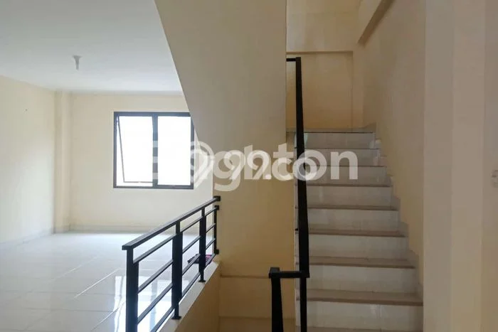 Ruko Dijual di Tebet LT 102m2, LB 300m2 Solusi Investasi Cerdas Ruko Dijual di Tebet LT 102m2, LB 300m2 Solusi Investasi Cerdas
