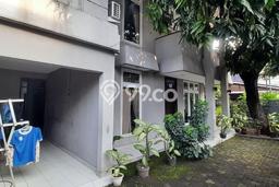 Dijual Rumah Mewah Elegan Dengan View Eksklusif di Pondok Kelapa, Jakarta Timur Dijual Rumah Mewah Elegan Dengan View Eksklusif di Pondok Kelapa, Jakarta Timur