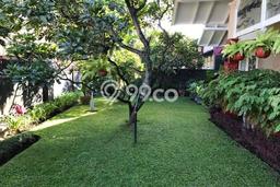 Ready to Use! Premium House LT 768m2 Desain Modern di Sarijadi Ready to Use! Premium House LT 768m2 Desain Modern di Sarijadi
