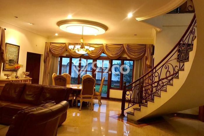 Rumah Premium LT 568m² / LB 1100m² di Kompleks Perumahan Cipaganti, Bandung Rumah Premium LT 568m² / LB 1100m² di Kompleks Perumahan Cipaganti, Bandung