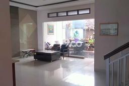 Ready to Use! Luxury House LT 200m2 Desain Modern di Turangga Ready to Use! Luxury House LT 200m2 Desain Modern di Turangga