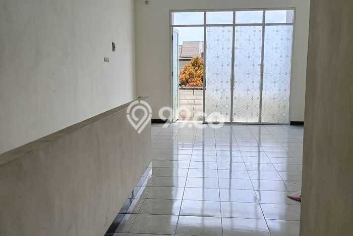 Ruko Area Komersial Kawasan Taman Kopo Indah, Luas 80m², Siap Usaha Ruko Area Komersial Kawasan Taman Kopo Indah, Luas 80m², Siap Usaha