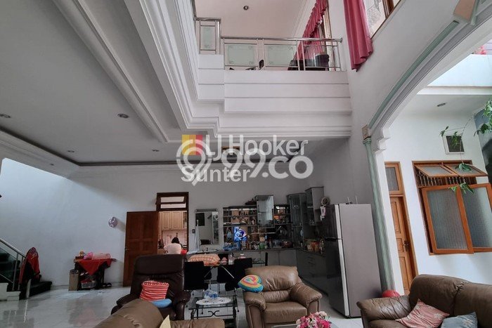 Jual Rumah Luas Megah Dengan View Eksklusif di Jelambar, Jakarta Barat Jual Rumah Luas Megah Dengan View Eksklusif di Jelambar, Jakarta Barat